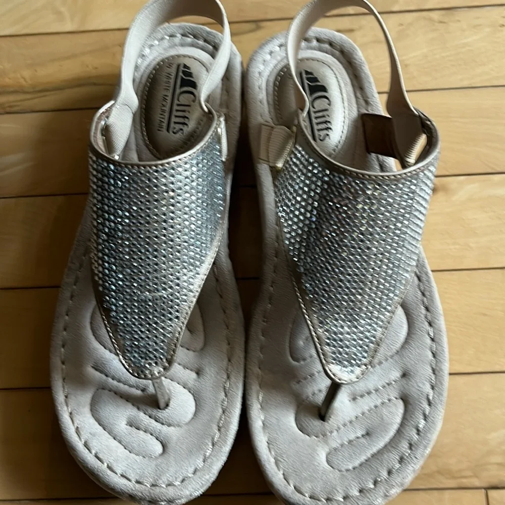 🆕✨Sparkling Cliffs By White Mountain Wedge Sandals✨ - Picture 1 of 3